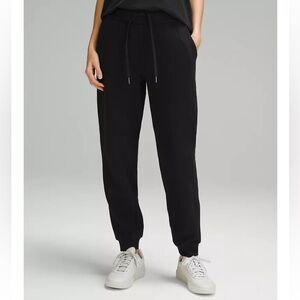 Lululemon Scuba High-Rise Jogger